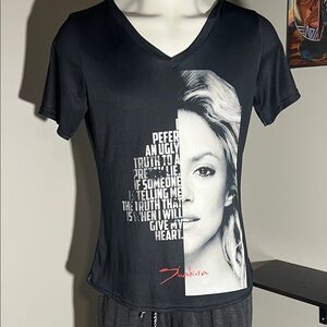 Shakira Concert T Shirt XL V Neck
